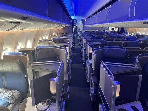 United Airlines Polaris business class cabin corporate travelers San Francisco International Airport