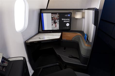 United Airlines Polaris business class seat on Boeing 787 with privacy divider