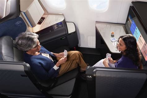 united airlines polaris studio cabin view on boeing 787-9 dreamliner