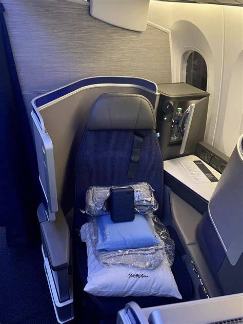 United Airlines SFO SIN Boeing 787-9 Polaris 2.0 1792 weekly business class seats