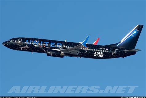 United Airlines The Rise of Skywalker Boeing 737-800