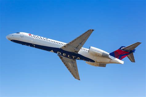 united and delta aircraft at major international hubs