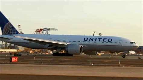 united boeing 777 taxiing at newark ready for transatlantic dublin service