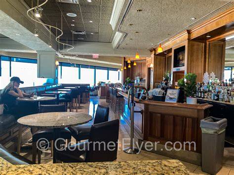 United Club Rotunda lounge SFO with four-faced clock and quiet seating zones