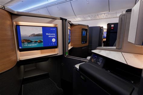 United Polaris business class suite interior Boeing 787-9