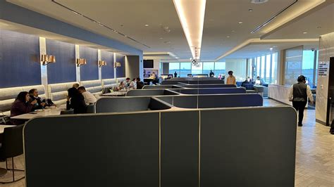 United Polaris Lounge Chicago O’Hare dining area