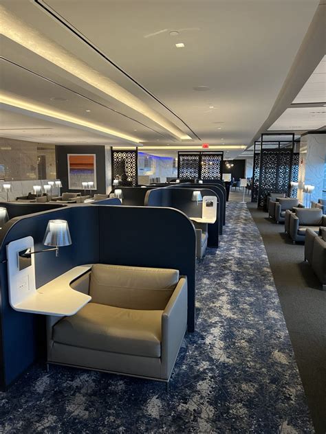 United Polaris Lounge interior with fine dining area and business seating