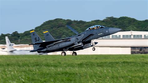 us air force f-15e kadena runway landing