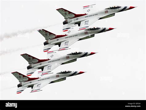 US Air Force Thunderbirds F-16 Fighting Falcons performing formation flight at Chicago Air and Water Show