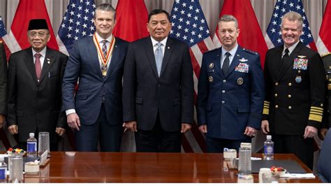 US President Donald Trump with UAE leaders, reflecting strong bilateral military ties.