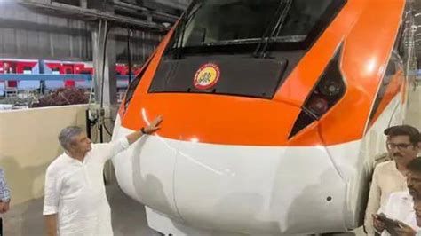 vande bharat express crossing chenab bridge into kashmir valley