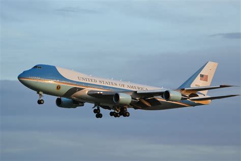 vc-25b air force one boeing 747-8 flight line