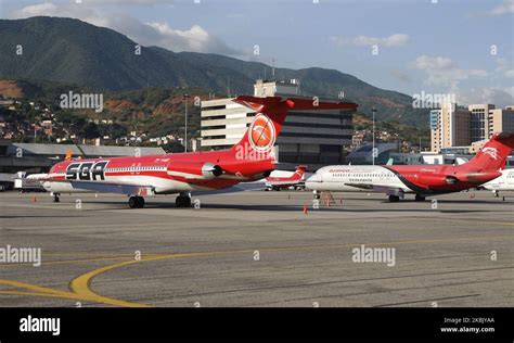 Venezolana Boeing 737-200 YV3471 taxiing at Caracas airport