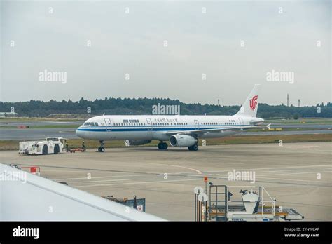vietnam airlines a350 preparing for takeoff at tokyo haneda airport
