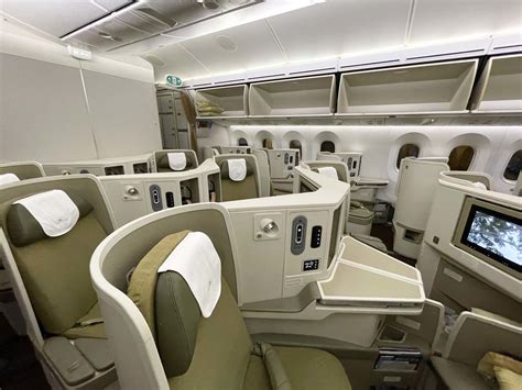 vietnam airlines cabin crew boeing 787 business class