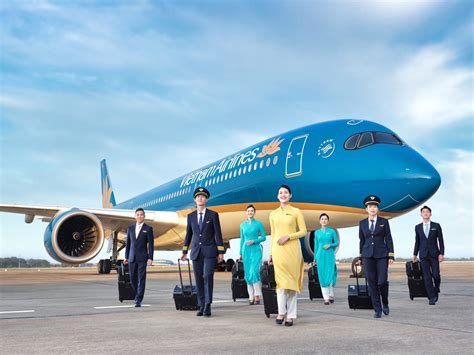 vietnamese delegation arrives in milan for business summit using vietnam airlines flight