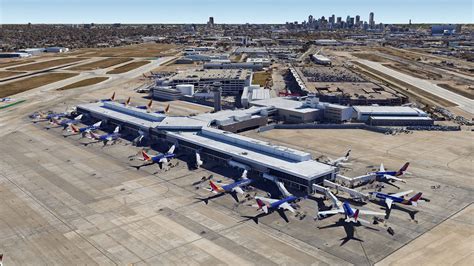 view of Dallas Love Field terminal with airplanes taxiing