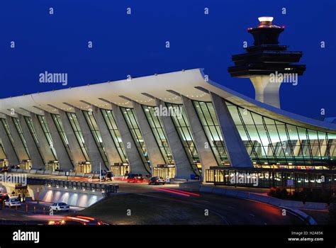 Washington Dulles International Airport Saarinen terminal exterior