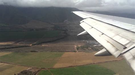 WestJet Dreamliner on final approach to Kahului, Maui