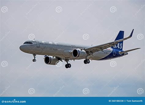wide-span spoiler deployment on Airbus A321 during final approach phase