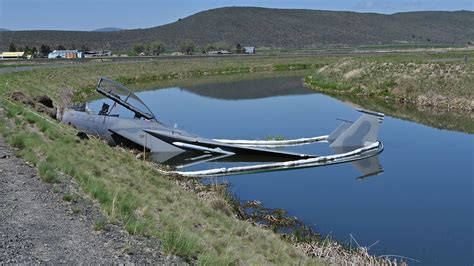 Wreckage of an F-15C following the crash in Klamath Falls, showing damage to the fuselage.