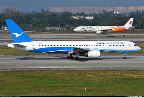 Xiamen Airlines Boeing 757-200 with first generation livery
