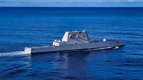 Zumwalt-class stealth destroyer advanced hull design